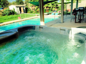 Amazing House with Pool, Arcade, Hot Tub and More - Accomodates 16 guests